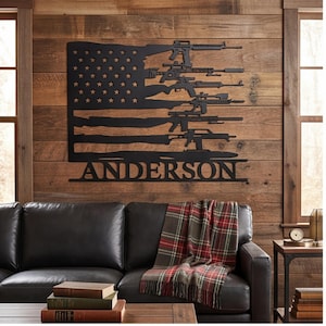 Decoración de rifle americano, letrero metálico con bandera de armas, arte mural táctico personalizado con bandera, regalo único para coleccionistas de armas, placa patriótica de tiro.