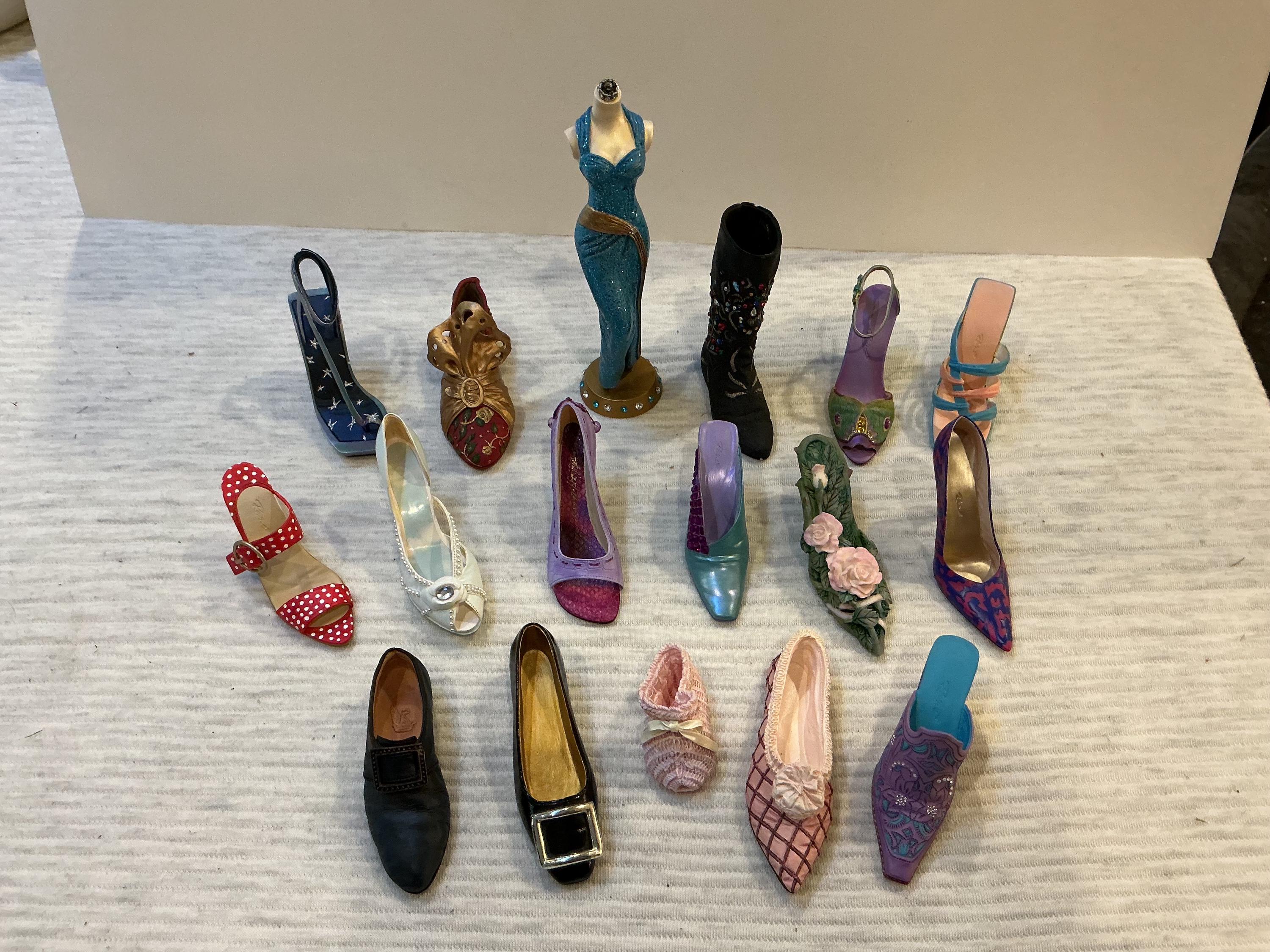 Just the Right Shoe by Raine - Etsy
