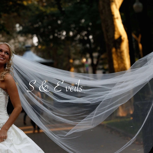 Wedding veil with crystals main image 1