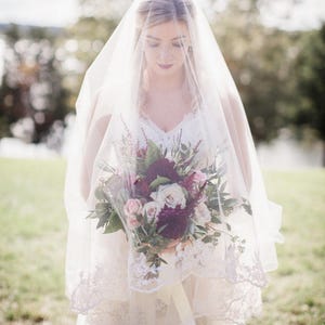 DROP Veil with Lace | short veil, chapel length, traditional veil, ivory, light ivory, white colors, chapel veil, blush, edge with lace trim