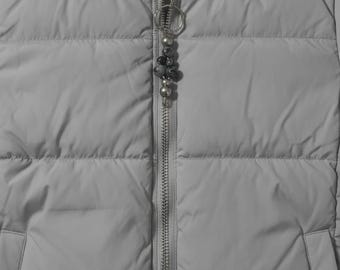 Tirador de cremallera con agarre seguro