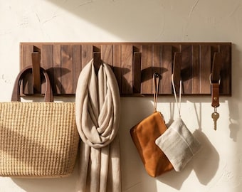 Perchero de pared moderno plegable magnético con forma de tecla de piano, hecho a mano en nogal macizo