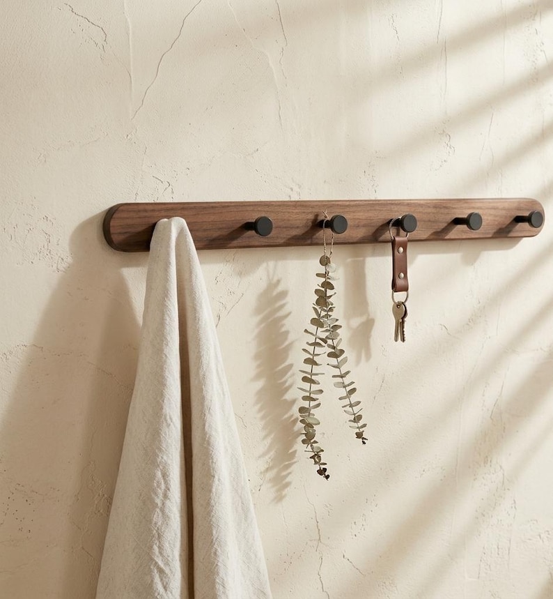 Wieszak ścienny z litego drewna i mosiężnego wieszaka na ubrania, nowoczesny minimalistyczny organizer do przedpokoju zdjęcie 9