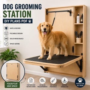 Puede incluir: Estación de aseo para perros de madera con el texto "DOG GROOMING STATION DIY PLANS PDF". La estación tiene un diseño plegable, construcción de madera maciza y ahorra espacio. Un golden retriever está de pie en la mesa de aseo. La estación incluye estantes.