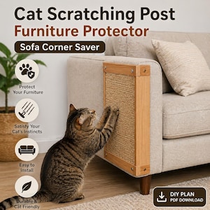 Op de afbeelding: Een kat krabt aan een krabpaal met sisalbedekking, bevestigd aan een hoek van de bank. Het houten frame beschermt meubels en bevredigt tegelijkertijd de instincten van de kat. Tekst: "Cat Scratching Post Furniture Protector Sofa Corner Saver".