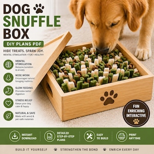 Op de afbeelding: Een houten Dog Snuffle Box met een deksel, gevuld met hondenkoekjes. De doos heeft een pootafdrukontwerp en de tekst "Dog Snuffle Box". Een golden retriever is te zien die interactie heeft met de doos. De doos is ontworpen voor mentale stimulatie en langzaam voeren.