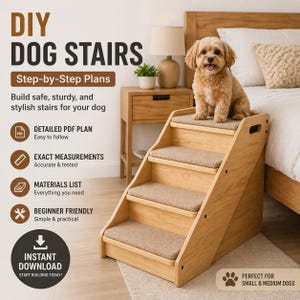 Op de afbeelding: Een houten hondentrap met drie treden, met beige tapijttreden. De trap is ontworpen voor kleine en middelgrote honden. De tekst op de afbeelding luidt "DIY DOG STAIRS" en "Step-by-Step Plans".