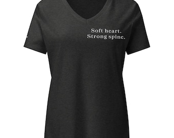 Soft Heart Strong Spine Damtröja med V-ringning | Spine-kollektionen