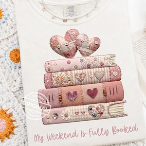 Libros Coquette Patchwork PNG, diseño Cottagecore para amantes de los libros, camiseta rosa totalmente llena, camiseta para fin de semana de lectura