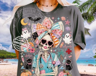 Summerween Krankenschwester Skelett PNG, Kokette Patchwork Schleife, Geisterkürbis Scrub Sublimationsdesign, Download Clipart