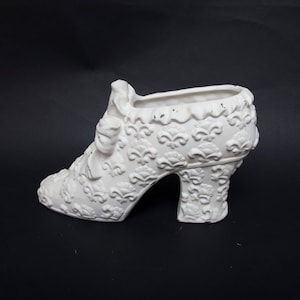 Vintage Victorian Shoe Planter – Creamy White High Heel Flower Pot – Raised Bow & Textured Design – Floral Centerpiece Vase – 10”