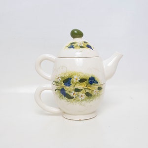 Vintage Daisy Tea for One Set – 3-Piece Stacking Porcelain Teapot with Mug, Floral Design, Single Serve, 7-Inch