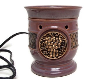 Calentador de cera eléctrico Chianti Scentsy de tamaño completo, marrón/morado con medallón de uvas doradas, probado y en funcionamiento.