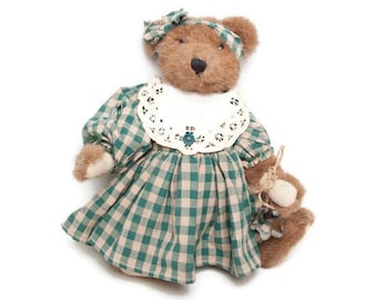 Vintage Boyds Bears ours en peluche marron, robe Vichy verte, tenant un emporte-pièce