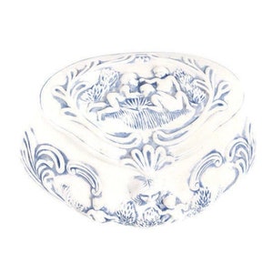 Joyero vintage con querubín: gran joyero de porcelana en bajorrelieve azul y blanco, con patas, 8 x 5 pulgadas