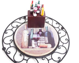 Juego de tabla de quesos de cristal con temática de vino: soporte de metal y esparcidores.