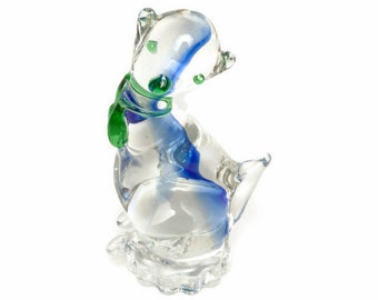 Vintage-Eisbärfigur aus mundgeblasenem Glas: Grüne Augen, kobaltblaues Band