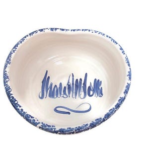 Vintage 1990s Heart Shaped Spongeware Pottery Popcorn Bowl - Blue & White - &quot;Love That Popcorn!&quot; - &quot;That&#39;s All Folks&quot; - 11x5