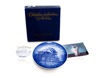 Bing & Grøndahl 1993 Christmas in America Plate – “Coming Home for Christmas” | Denmark | Boxed with COA