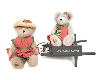 Boyds Bears Vegetable Patch Wheelbarrow 658112 - Momma McVeggie & The Sweetpeas 904241 - April Mae McVeggie 904240 - With Tags Fully Jointed