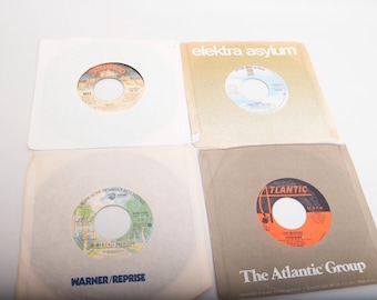 Discos de rock de 45 RPM de los años 70: Kiss, Eagles, Exile, Foreigner