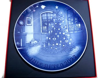 Bing & Grøndahl 2022 Christmas Plate – “Christmas Night” (Julenat) | Designed by Dag Samsund | New in Box