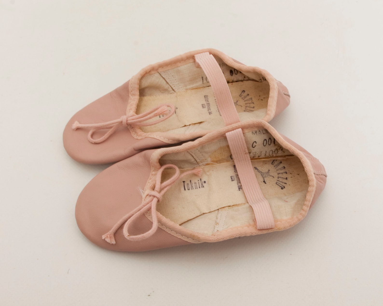 capezio teknik pink ballet slippers youth size 10 full sole leather ballet shoes dance shoes usa made ballerina footwear dance c capezio teknik pink ballet slippers youth size 10 full sole leather ballet shoes dance shoes usa made ballerina footwear dance c