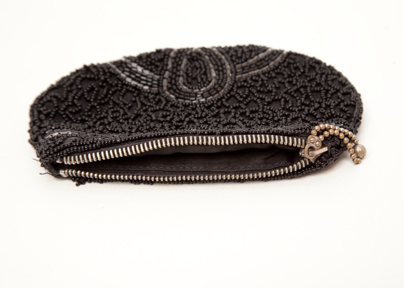 Vintage Black Seed Bead Coin Purse Hand Beaded Travel Pouch Zipper Closure Elegant Accessory Makeup Bag Small clutch Jewelry Bag