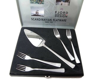 Vintage Fjord Design Ramona Pattern Cake Set: 5-Piece Set with Serrated Server and 4 Dessert Forks, Made in Norway, Stainless Stee
