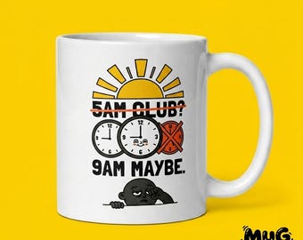 Taza de café divertida con el lema "Club de las 5 AM, 9 AM" para personas cansadas por la mañana.