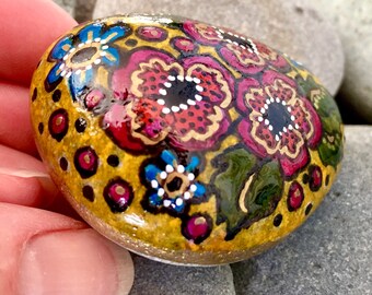 Golden Floral Painted Sea Stone: Boho Meditation Decor