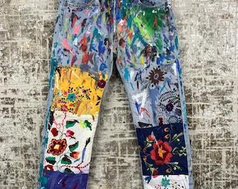 evi's 501 denim damesbroek met lichte wassing en geverfd patchwork bloemendesign