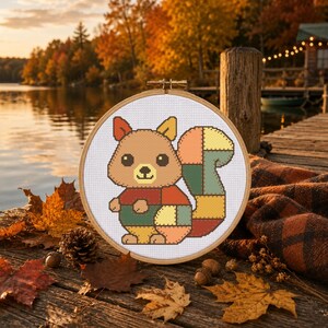 Schema per punto croce con scoiattolo patchwork, accogliente trapunta autunnale, arte animale, download PDF immediato, facile, adatto ai principianti, fai da te, stile cottagecore, regalo a tema natura. immagine 5