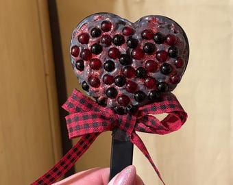 Handgemachter Spiegel mit rotem und schwarzem Thema “fauler Süßigkeiten Apfel”.