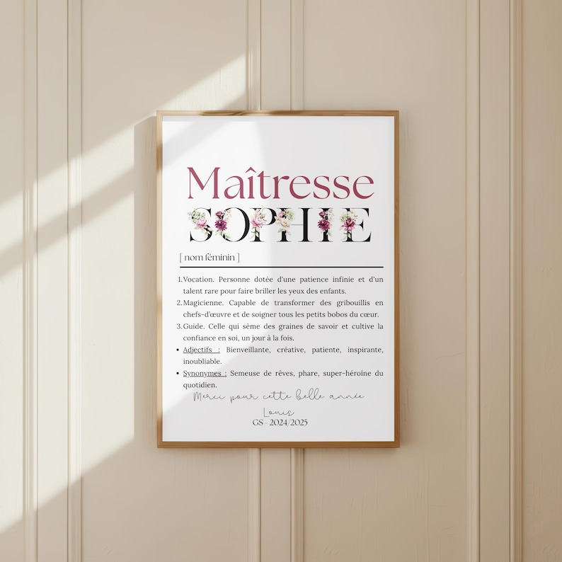 May include: A framed print with the text "Ma&icirc;tresse SOPHIE" in a floral design. The print includes a definition and adjectives. The bottom of the print reads "Merci pour cette belle ann&eacute;e" and "Louis GS-2024 2025".