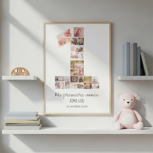 Puede incluir: Un collage de fotos enmarcado con la forma del número uno, lleno de fotos de bebé. El texto "Ma première année AIMA-LOU 15 octobre 2024" está impreso debajo. Un oso de peluche rosa y libros en una estantería.