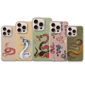 Peut inclure: Cinq coques de smartphone présentant diverses illustrations de serpents. Les motifs incluent un serpent rouge sur fond beige, un cobra noir et blanc sur beige, un serpent jaune et rouge sur olive, un motif de serpents multicolores sur mauve et un serpent vert et orange sur vert foncé.