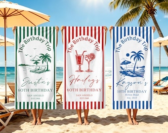 Könnte beinhalten: Drei Strandtücher mit personalisierten Geburtstagsdesigns. Eines ist grün gestreift mit einer Strandszene und "Justins 60. Geburtstag". Ein weiteres ist rot gestreift mit Cocktailgrafiken und "Halleys 60. Geburtstag". Das letzte ist blau gestreift mit einer Palme und "Kaysons 10. Geburtstag".