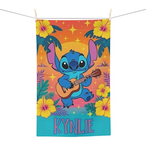 Paño de cocina de microfibra personalizado de Disney Stitch con diseño de ukelele hawaiano, ideal para la cocina o la playa, 16x25 pulgadas. imagen 1