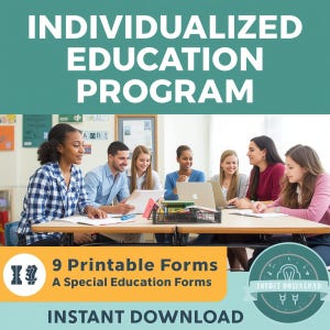 Puede incluir: Una taza de cerámica blanca con un asa negra y el texto "But First, Coffee" en negro, en negrita. La taza está sobre una superficie de madera.