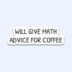 Könnte beinhalten: Ein weißer Aufkleber mit schwarzem Text, der "WILL GIVE MATH ADVICE FOR COFFEE" lautet. Der Aufkleber hat eine abgerundete Rechteckform mit einem gewellten Rand, vor einem hellblauen Hintergrund.