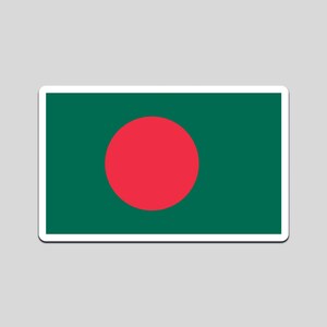 Op de afbeelding: Een rechthoekige sticker met de vlag van Bangladesh. De vlag heeft een donkergroene achtergrond met een grote rode cirkel iets naar links verschoven. Een witte rand omringt de vlag.