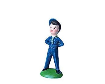 Vintage padvindersbeeldje van Enesco; Jongensstandbeeld jaren '50/MCM
