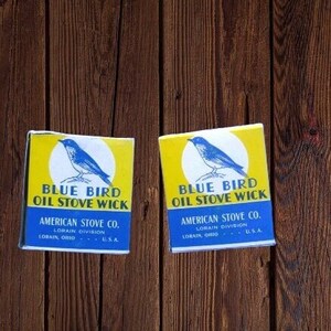 Scatola per stoppino per stufa a olio Blue Bird con contenuto originale; scatola di carta a forma di cubo giallo/blu antico; decorazione rustica per nonna