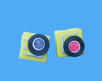 Mini Record Player for Diorama, Cake Topper, Classic MCM Tiny Plastic Turntable