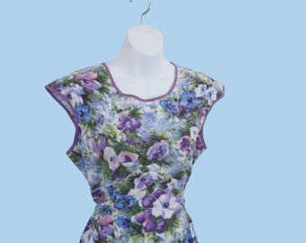 Purple Floral Print Cobbler Apron w/ Lavender-Trimmed Pockets; MCM Back Tie Company/Kitchen/Smock Apron