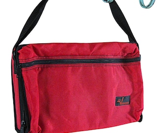 Bolso rojo para casetes con correa de transporte; capacidad para 30 casetes de audio; Lebo Voyager vintage