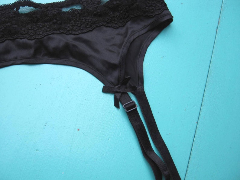 Lacy Black Garter Belt; Vintage VS Medium; Adjustable Garter Straps
