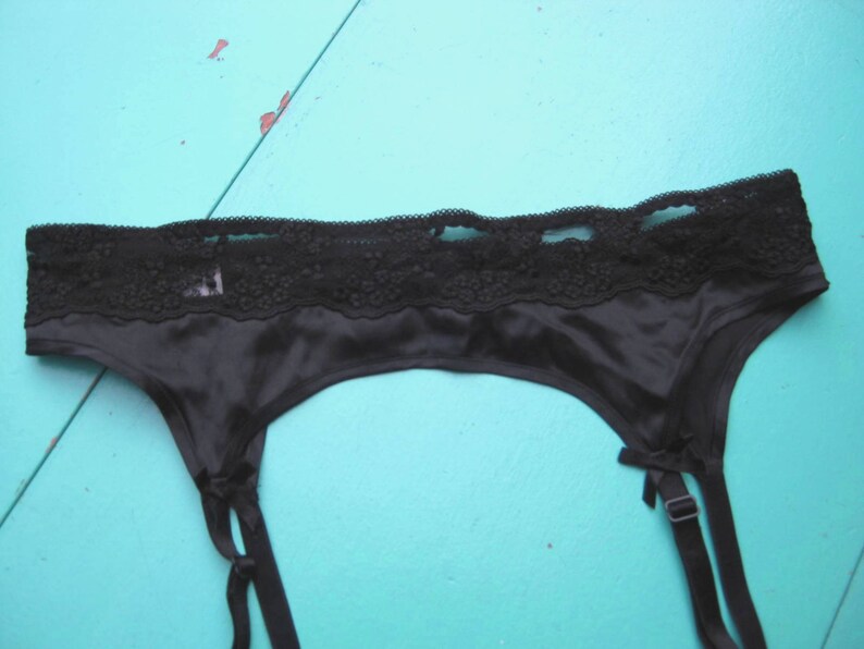 Lacy Black Garter Belt; Vintage VS Medium; Adjustable Garter Straps