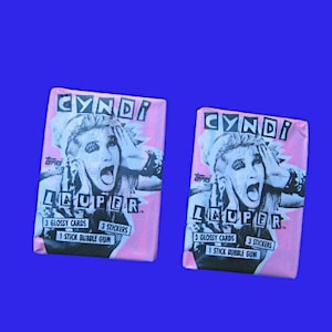 4 paquets de cartes/cartes à collectionner Cyndi Lauper Bubblegum ; Cadeaux pour soirée nouvelle vague des années 80 ; Compléments cadeaux ; Sachets de cire roses